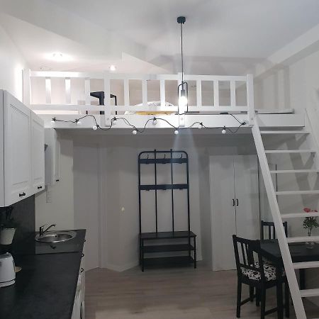 Przytulna Kawalerka Z Antresola Apartment Katowice Exterior foto